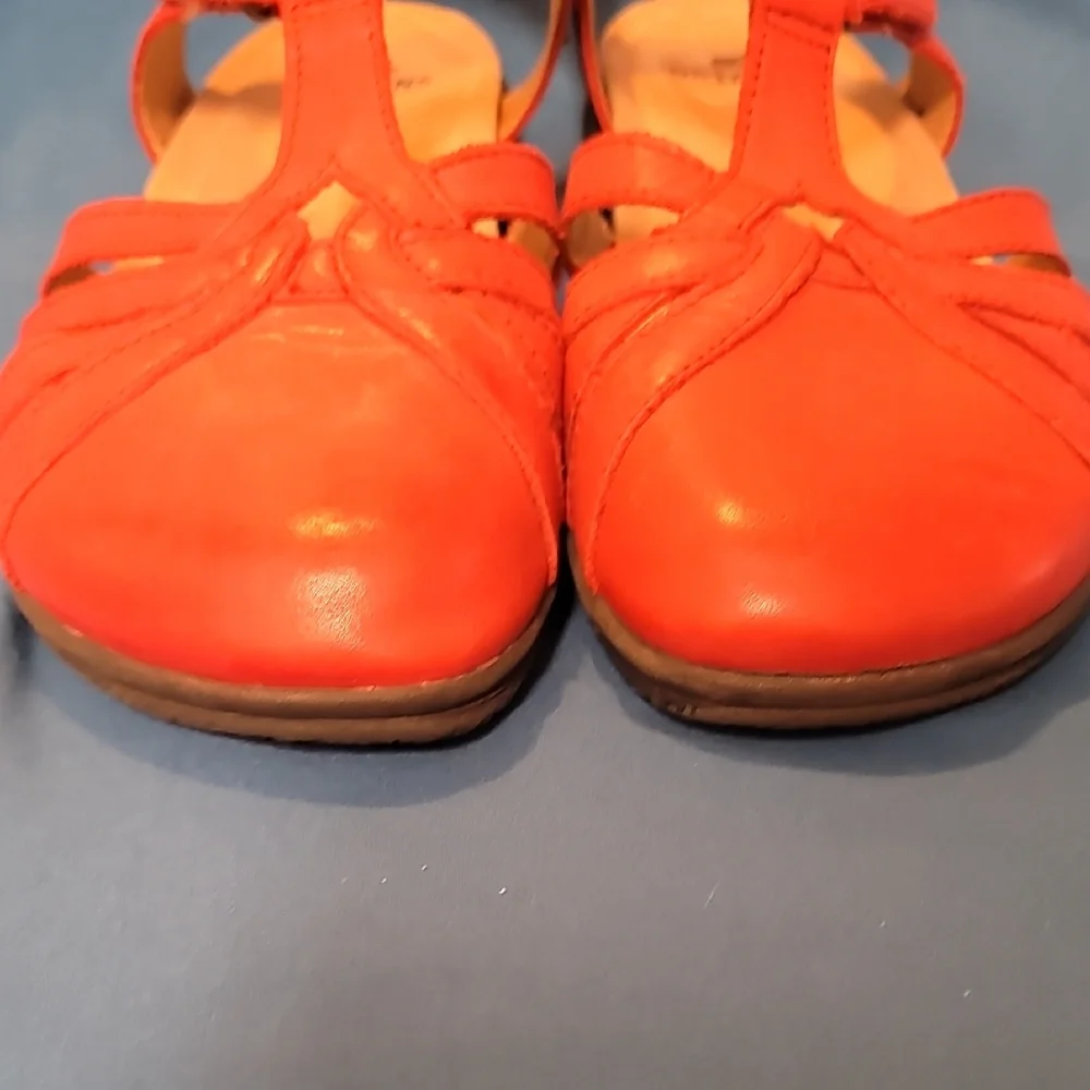 Earth Origins Women's Strappy Red Sandals - Picture 3 of 6